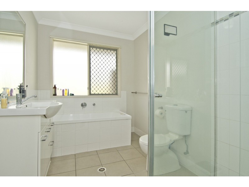 2/18 Aldgate Crescent, Pacific Pines QLD 4211