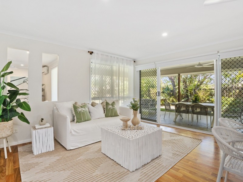 9 Angourie Crescent, Pacific Pines QLD 4211