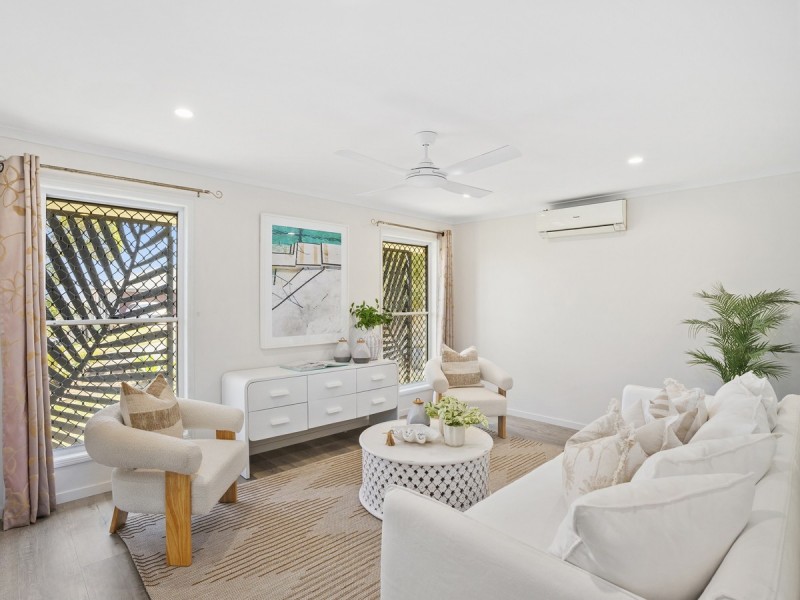 9 Angourie Crescent, Pacific Pines QLD 4211