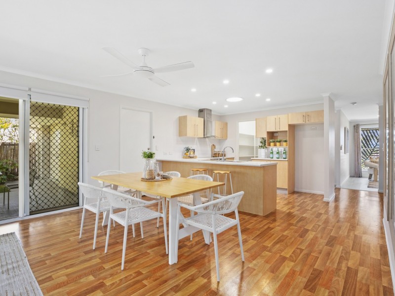 9 Angourie Crescent, Pacific Pines QLD 4211