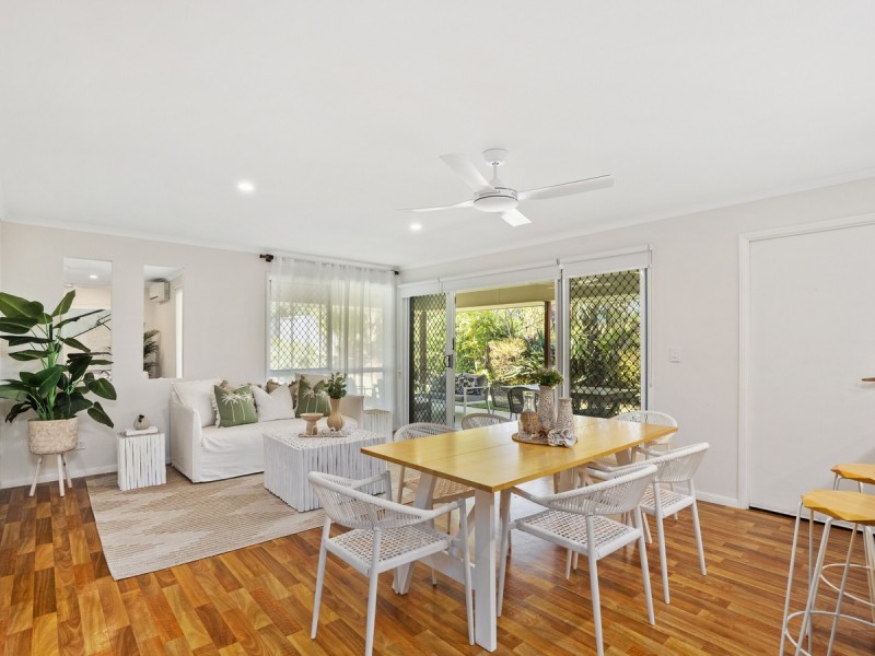 9 Angourie Crescent, Pacific Pines QLD 4211