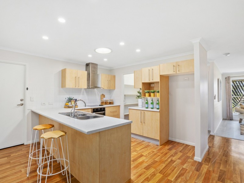 9 Angourie Crescent, Pacific Pines QLD 4211