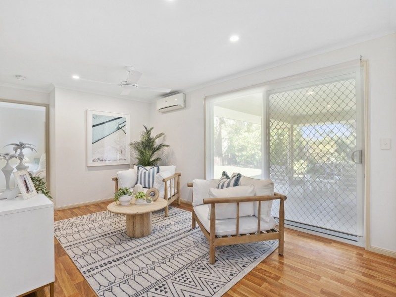9 Angourie Crescent, Pacific Pines QLD 4211