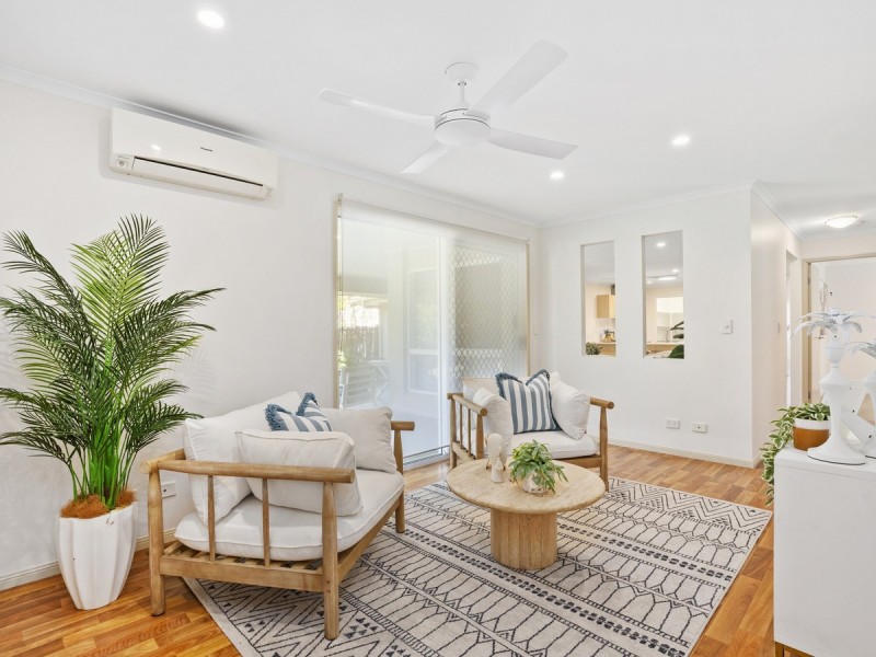 9 Angourie Crescent, Pacific Pines QLD 4211