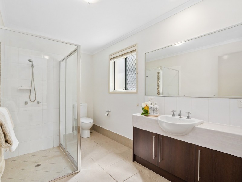 9 Angourie Crescent, Pacific Pines QLD 4211