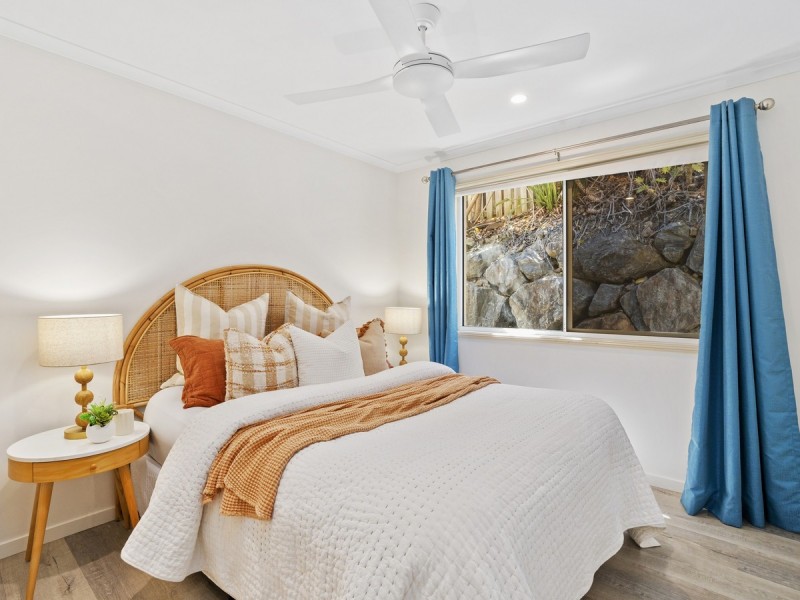 9 Angourie Crescent, Pacific Pines QLD 4211