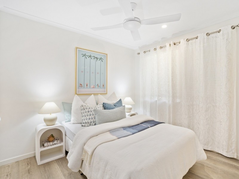 9 Angourie Crescent, Pacific Pines QLD 4211