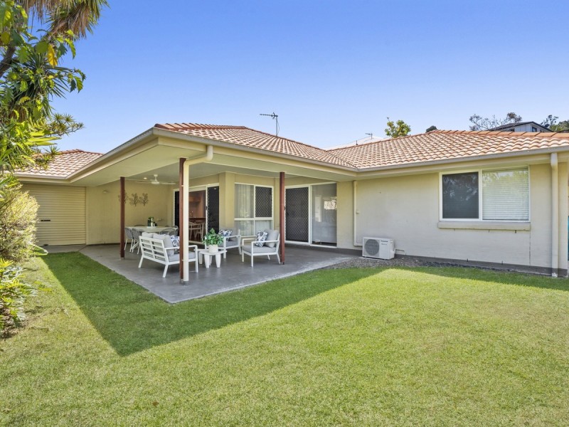 9 Angourie Crescent, Pacific Pines QLD 4211