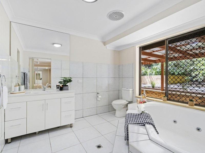 1/16 Dewberry Way, Gaven QLD 4211