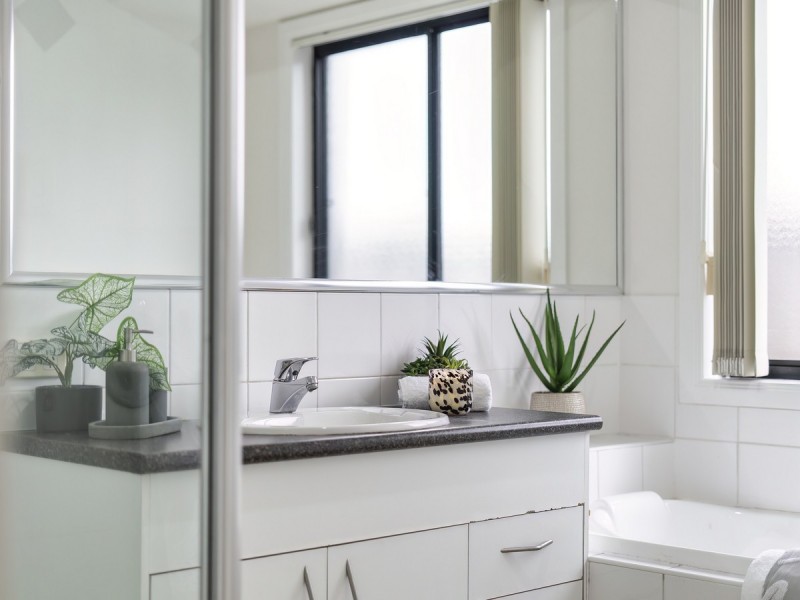 14 Huxley Court, Pacific Pines QLD 4211