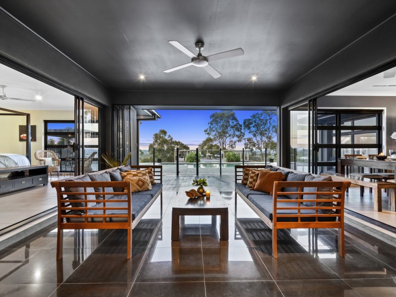 6 Zenith Crescent, Pacific Pines QLD 4211