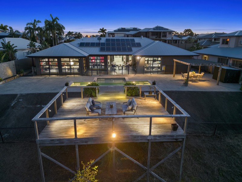 6 Zenith Crescent, Pacific Pines QLD 4211