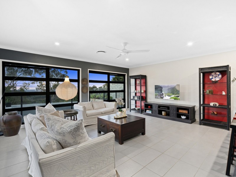 6 Zenith Crescent, Pacific Pines QLD 4211