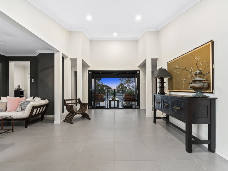 6 Zenith Crescent, Pacific Pines QLD 4211