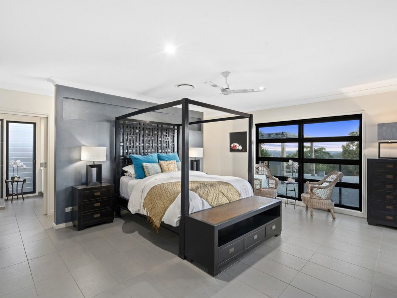 6 Zenith Crescent, Pacific Pines QLD 4211