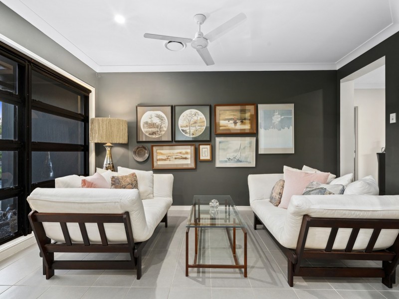 6 Zenith Crescent, Pacific Pines QLD 4211