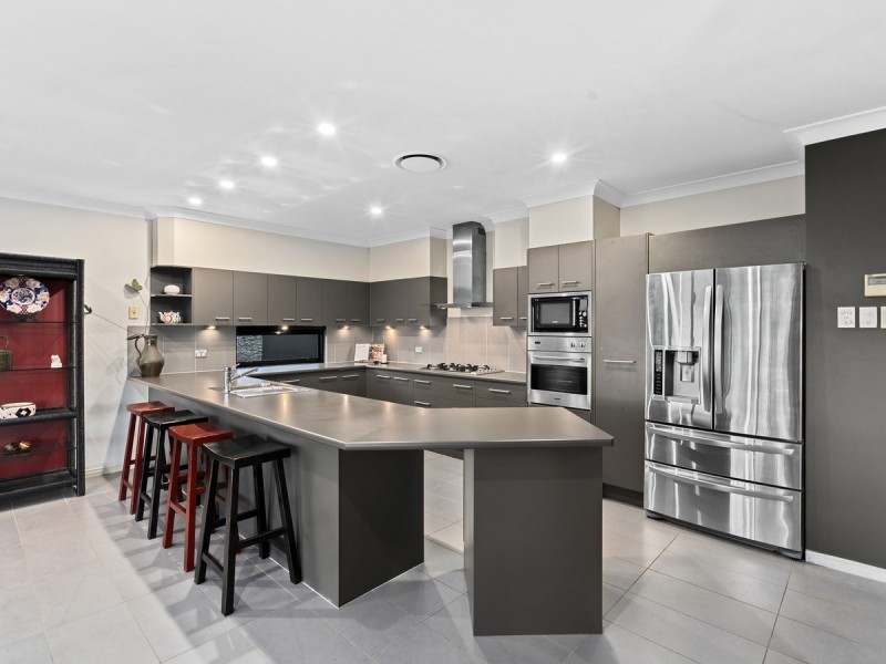 6 Zenith Crescent, Pacific Pines QLD 4211