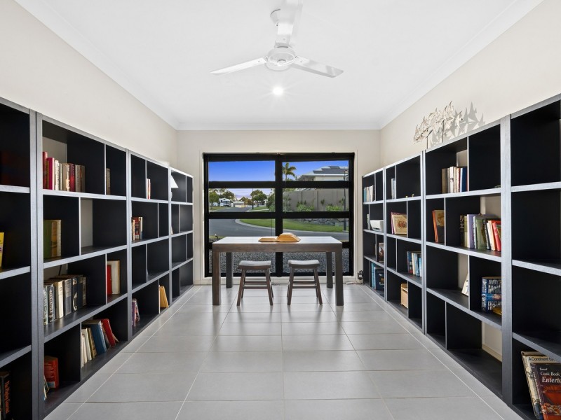 6 Zenith Crescent, Pacific Pines QLD 4211
