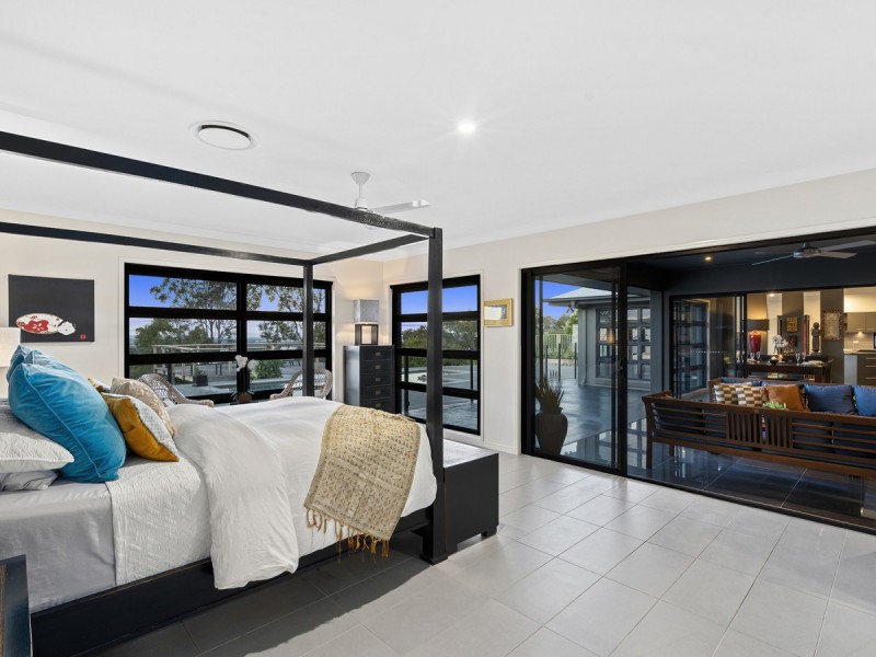 6 Zenith Crescent, Pacific Pines QLD 4211