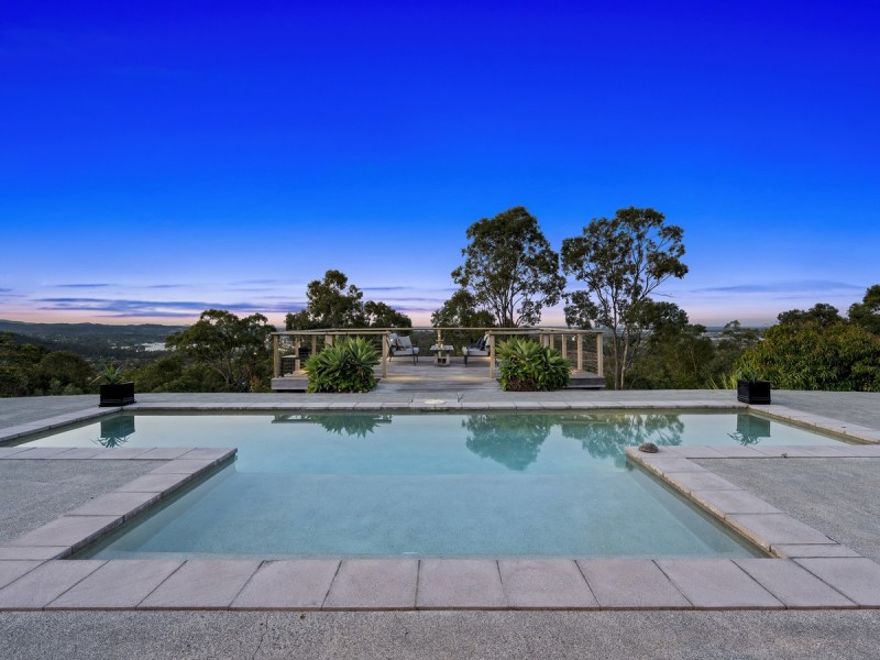 6 Zenith Crescent, Pacific Pines QLD 4211