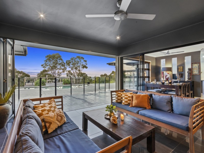6 Zenith Crescent, Pacific Pines QLD 4211