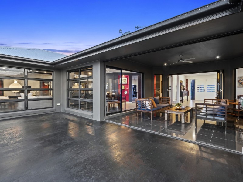 6 Zenith Crescent, Pacific Pines QLD 4211