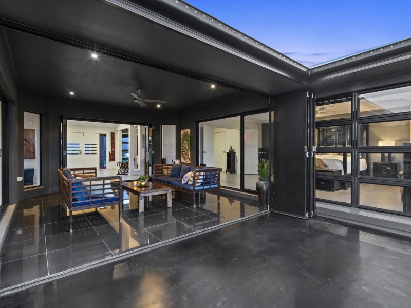 6 Zenith Crescent, Pacific Pines QLD 4211