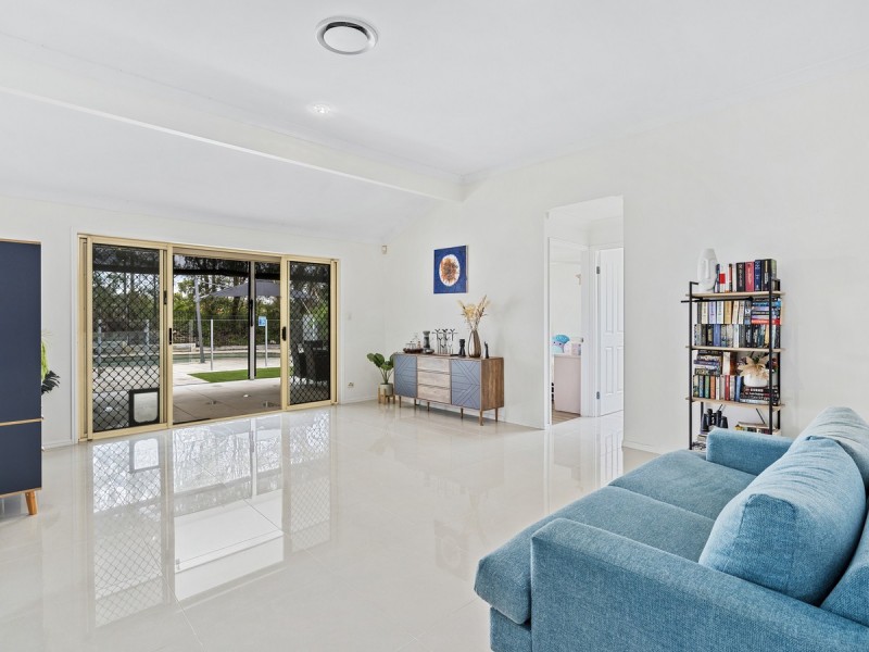 19 Gippsland Drive, Helensvale QLD 4212