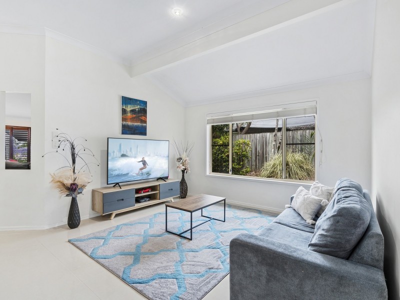 19 Gippsland Drive, Helensvale QLD 4212