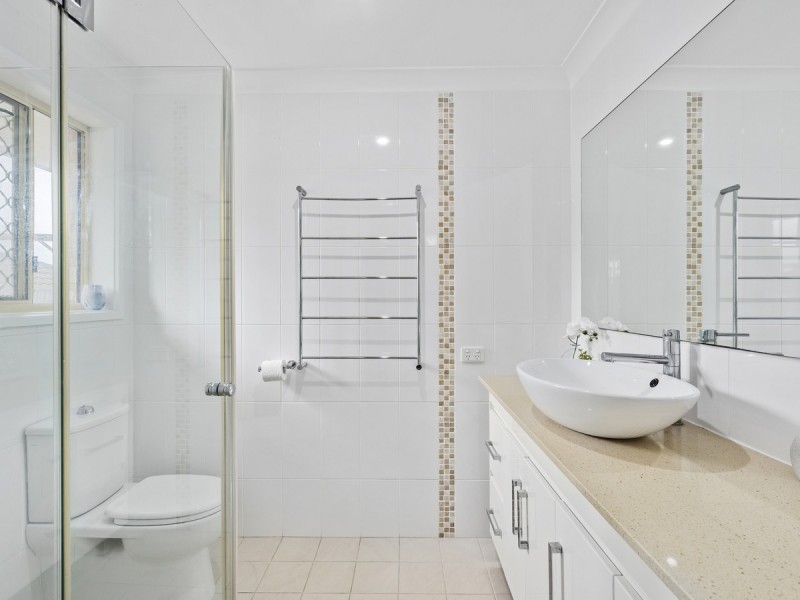 19 Gippsland Drive, Helensvale QLD 4212