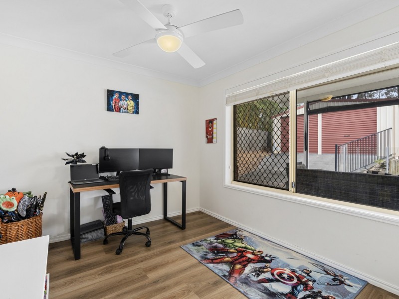 19 Gippsland Drive, Helensvale QLD 4212