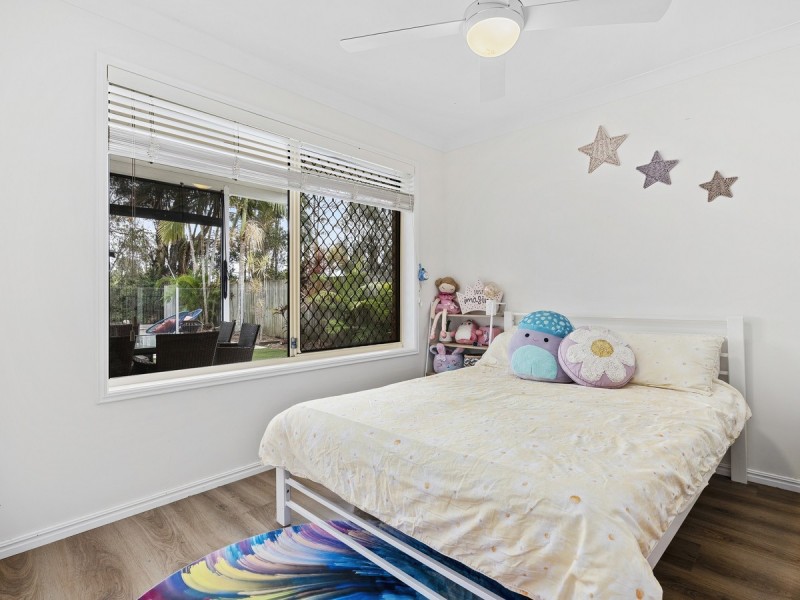 19 Gippsland Drive, Helensvale QLD 4212