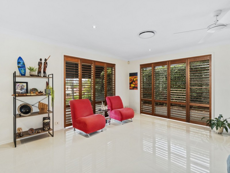 19 Gippsland Drive, Helensvale QLD 4212