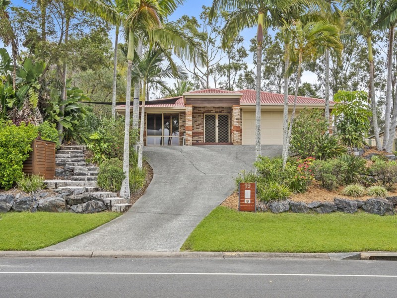 19 Gippsland Drive, Helensvale QLD 4212