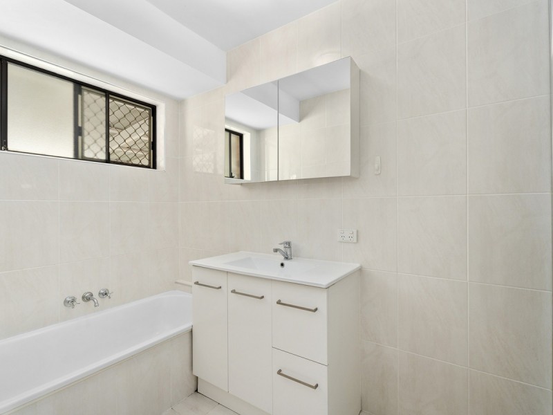 2/12 Illusion Court, Oxenford QLD 4210