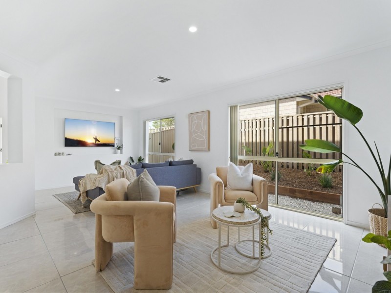 113 Wunburra Circle, Pacific Pines QLD 4211