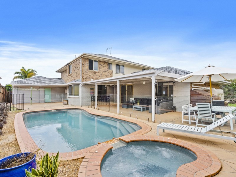 39 Gippsland Drive, Helensvale QLD 4212
