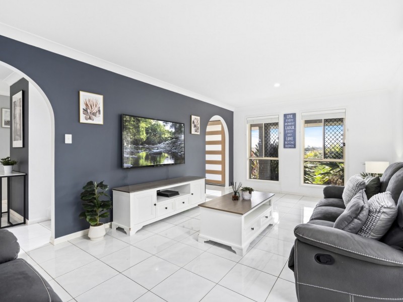 39 Gippsland Drive, Helensvale QLD 4212
