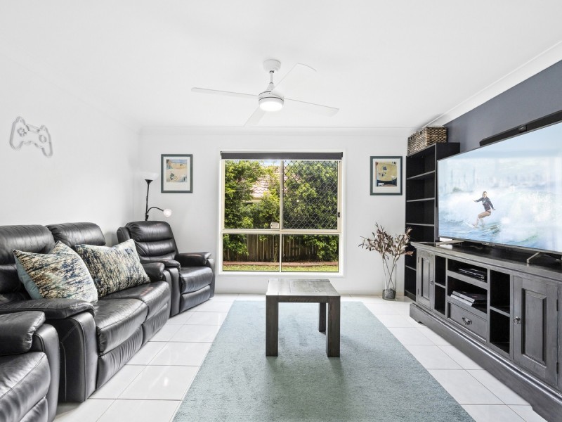 39 Gippsland Drive, Helensvale QLD 4212