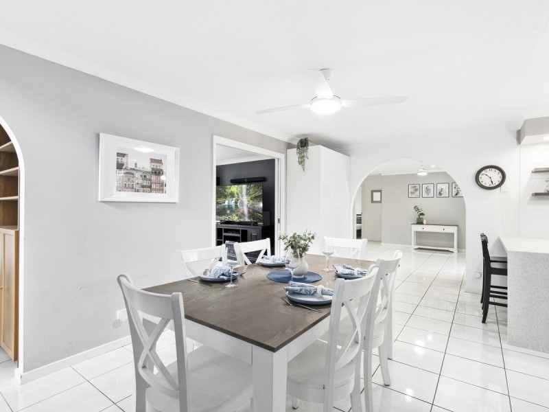 39 Gippsland Drive, Helensvale QLD 4212