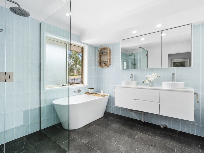 39 Gippsland Drive, Helensvale QLD 4212