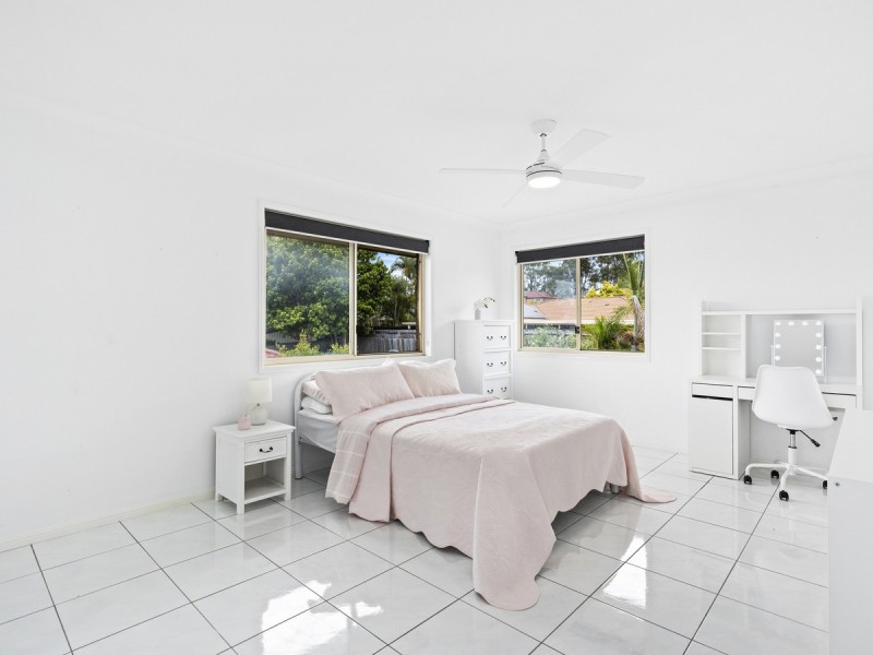 39 Gippsland Drive, Helensvale QLD 4212