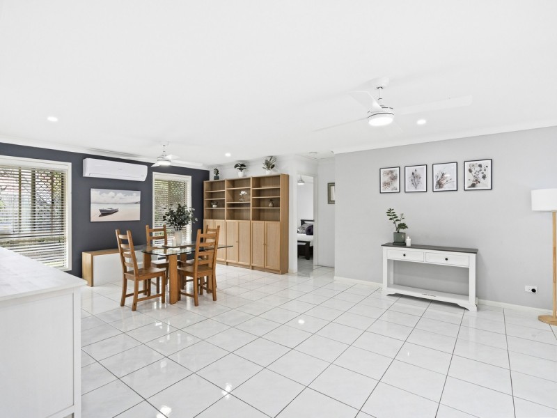 39 Gippsland Drive, Helensvale QLD 4212