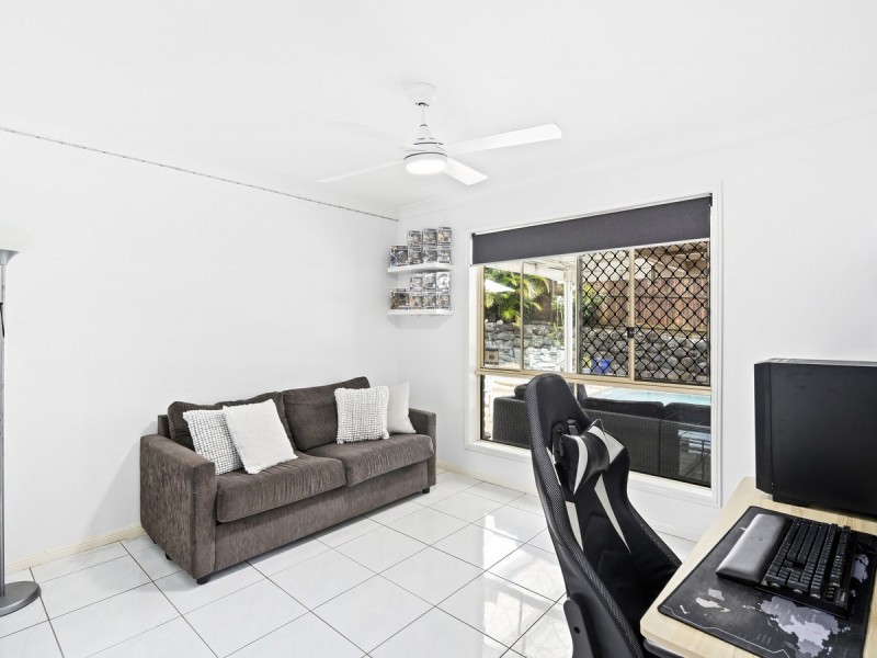 39 Gippsland Drive, Helensvale QLD 4212
