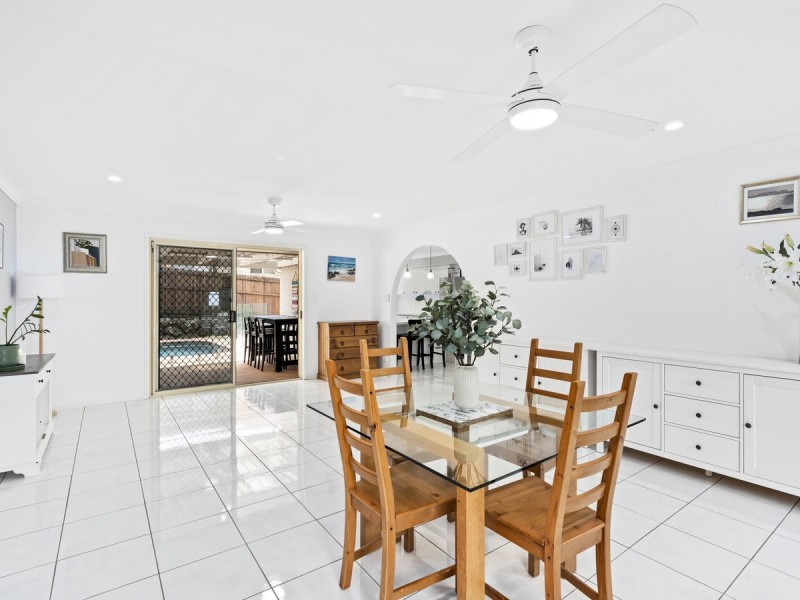 39 Gippsland Drive, Helensvale QLD 4212