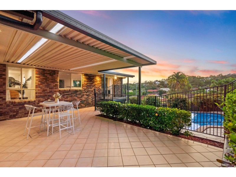 6 Suva Place, Pacific Pines QLD 4211