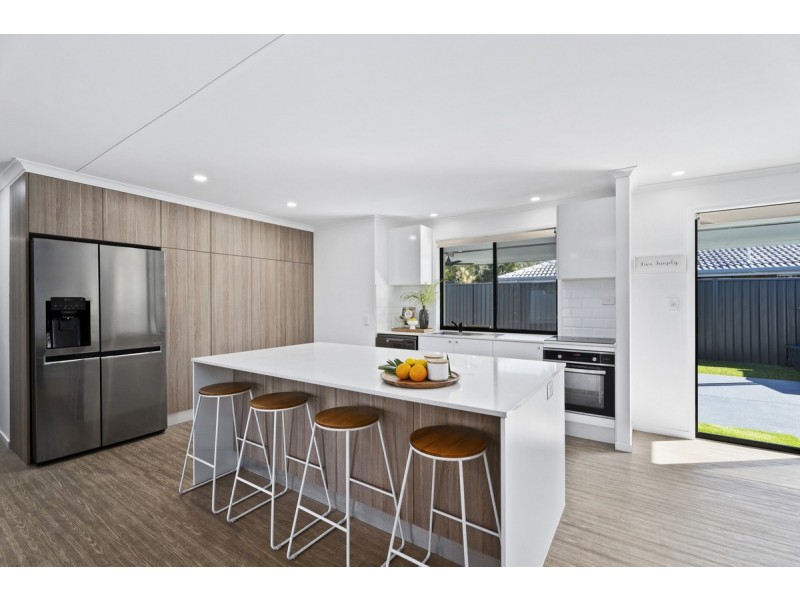 1 Boonah Court, Helensvale QLD 4212