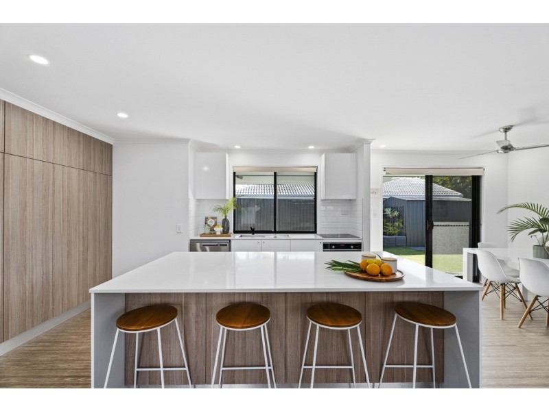 1 Boonah Court, Helensvale QLD 4212