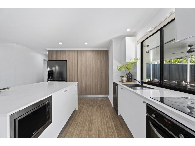 1 Boonah Court, Helensvale QLD 4212