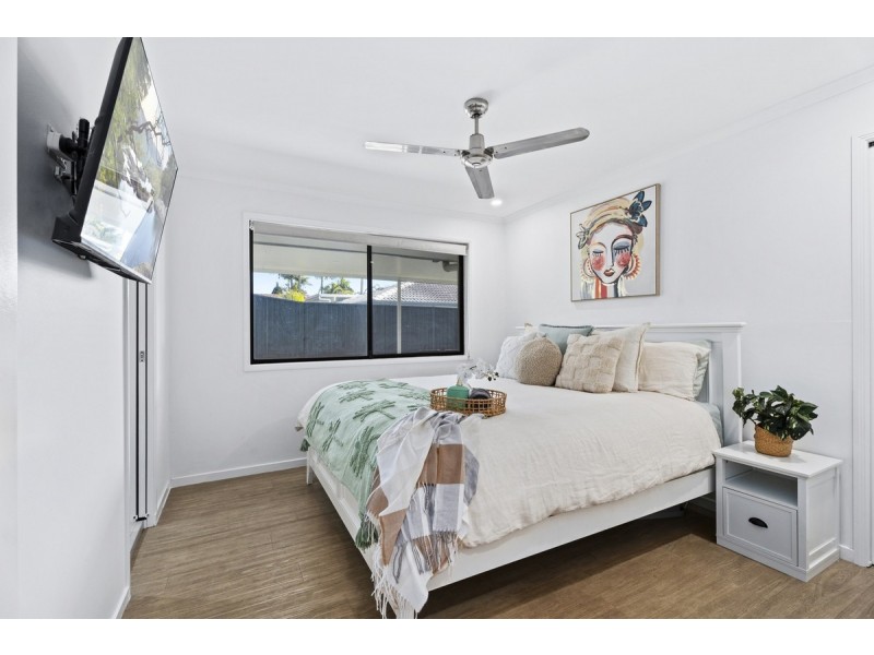 1 Boonah Court, Helensvale QLD 4212